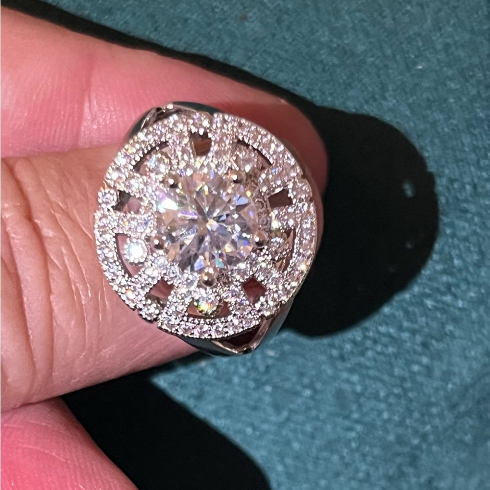 Sparkling and Beautiful Silver Moissanite Ring with 2ctw of Stunning Stones Sz 9